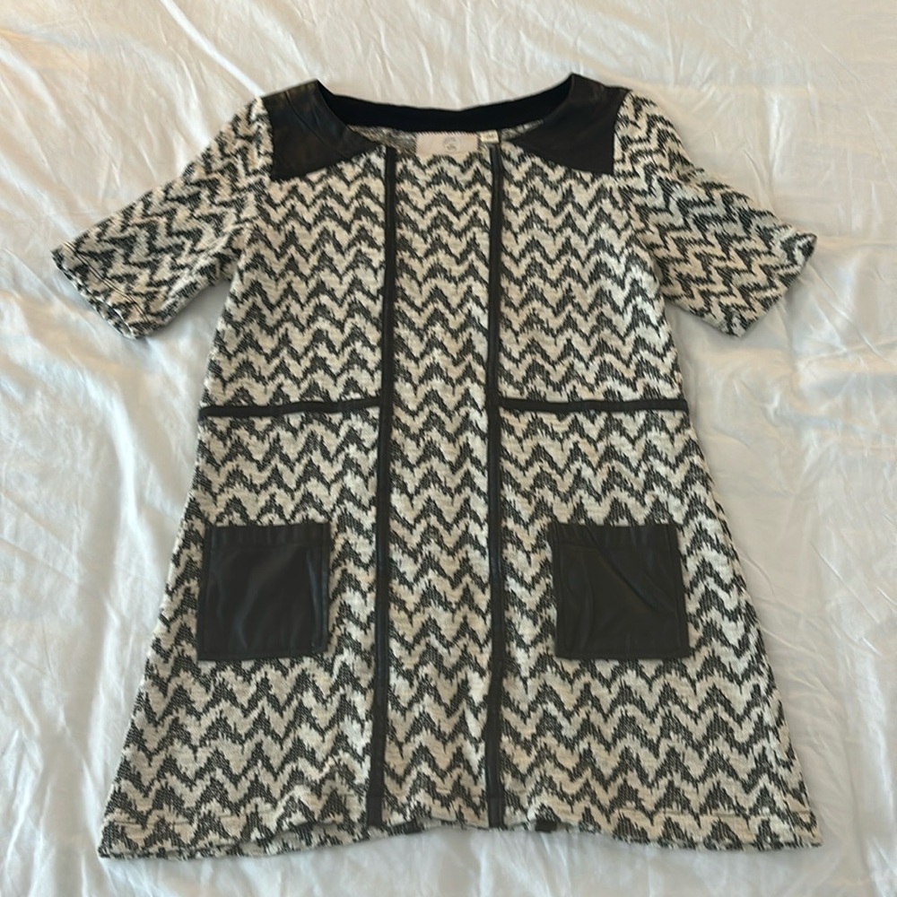 Mixed fabric tunic leather details